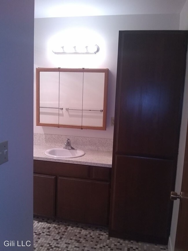 Building Photo - 3030 NE 10th St