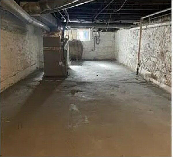 Building Photo - 5 Bedrooms 2 Bathroom Home