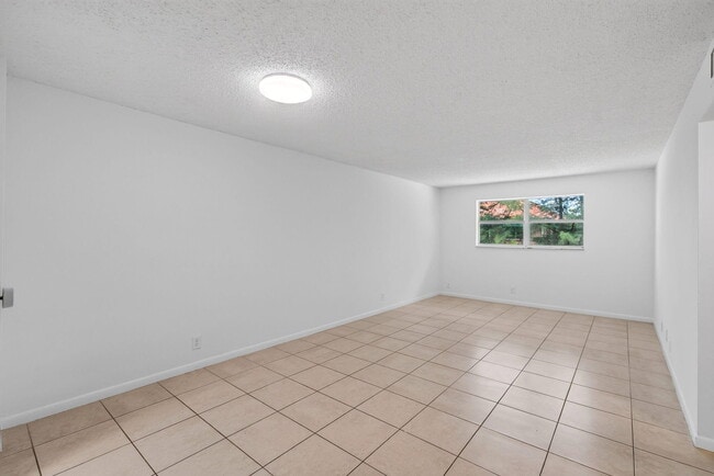 Building Photo - 450 SW 2nd Ave