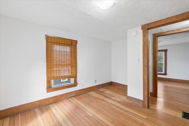 Building Photo - 751 Holmes Rd