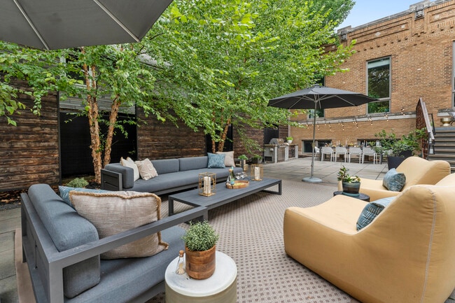 Building Photo - 1019 N Wolcott Ave