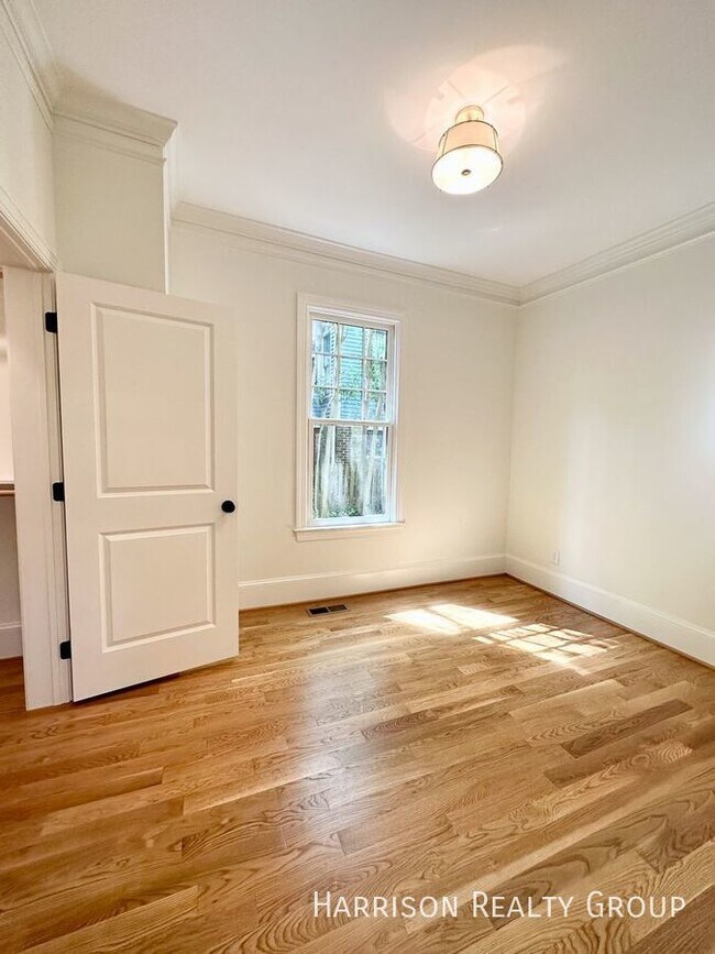 Building Photo - Beautifully Renovated Home In Historic Boy...