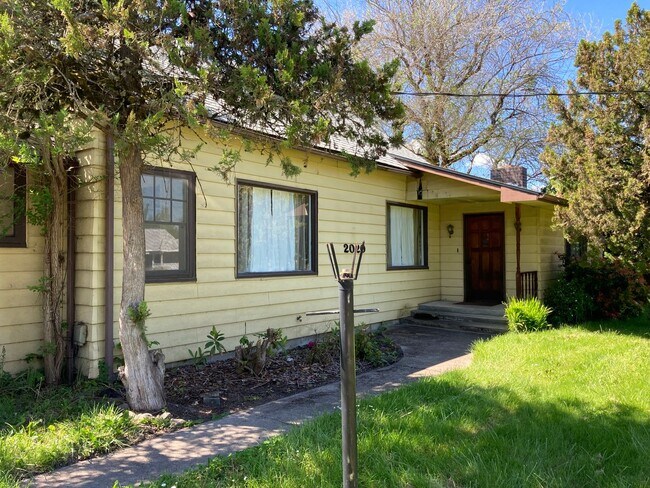 Building Photo - 3 Bedroom 2 bath home in SW area of Corvallis