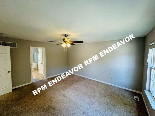 Building Photo - Spacious 4 bedroom, 2.5 bath home availabl...