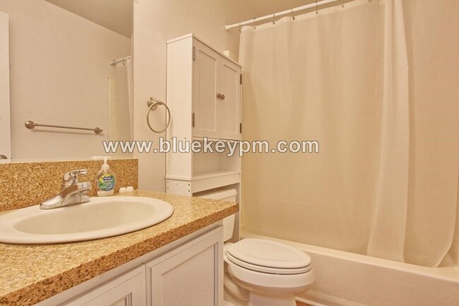 Building Photo - 2 Bed, 1 Bath Apartment Near Bagley Commun...