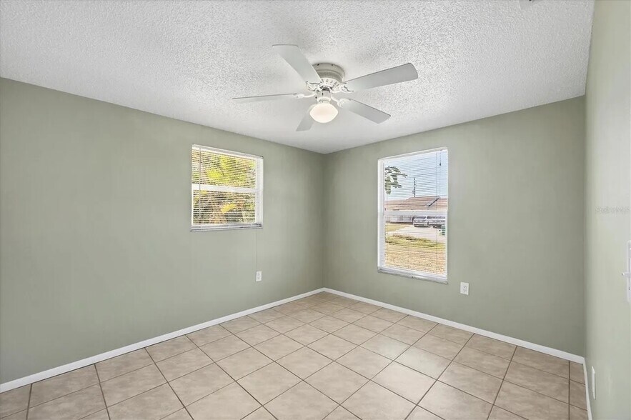 Building Photo - 12298 Buffing Rd