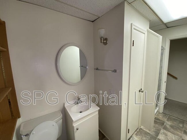 Building Photo - 19 N Main St