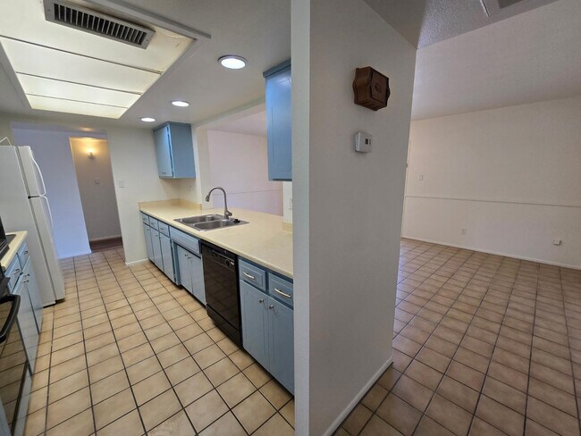 Building Photo - 2527 S Rita Ln