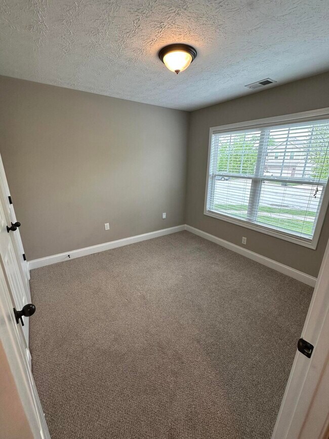 Building Photo - 126 High Point Dr