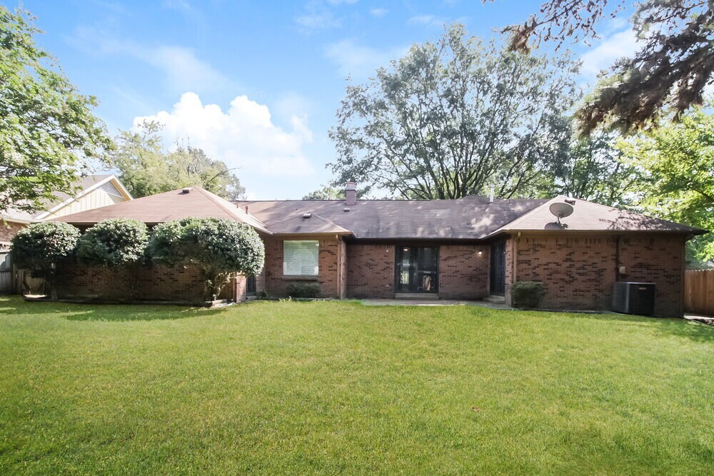 Building Photo - 8620 Kettering Dr
