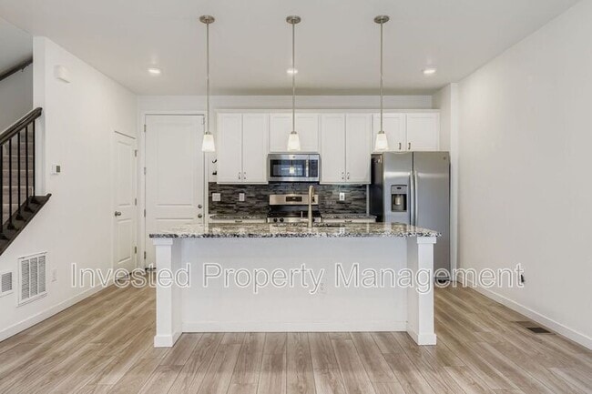 Building Photo - 7488 W Pacific Ln