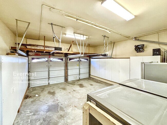 Building Photo - 10211 Clematis Ct