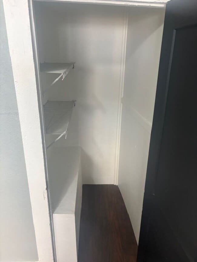 Building Photo - Two Bedroom Apartment in Waterloo, IA