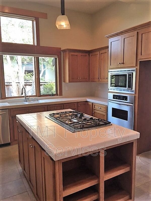 Building Photo - 760 Avocet Way