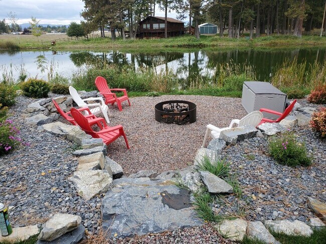 Building Photo - Avail October thru May.  Fully furnished w/ internet & utilities included