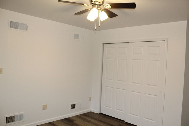 Building Photo - 11560 Punch Bowl Rd