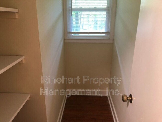 Building Photo - 2704 Ridgewood Ln