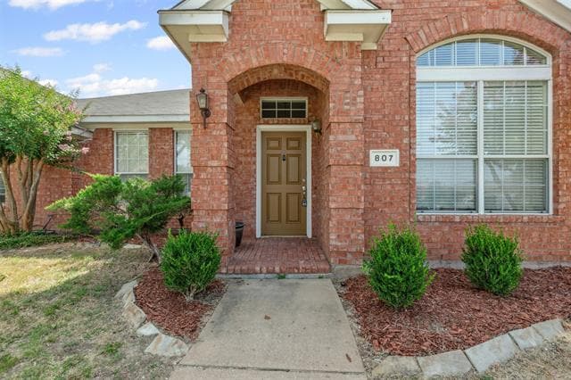 Building Photo - 807 Cheyenne Dr