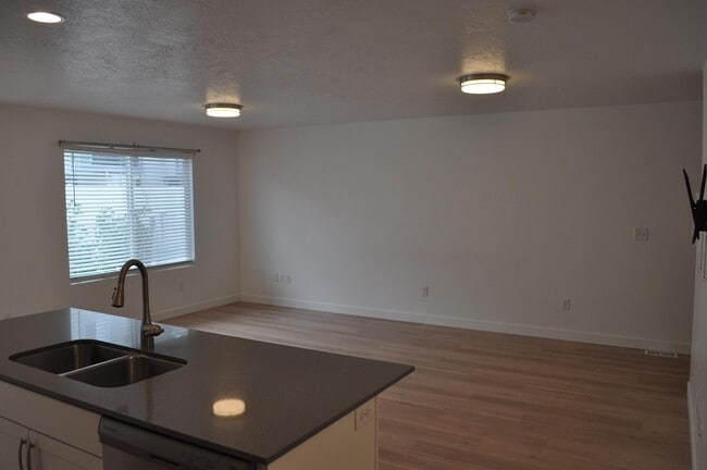 Building Photo - 14928 Messi St