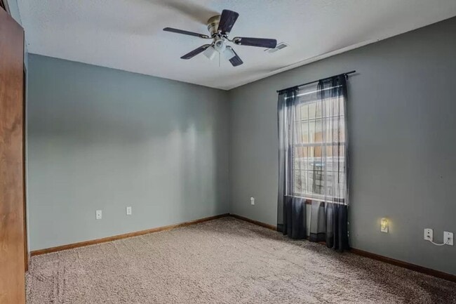 Building Photo - Nice 3 Bedroom 2 Bathroom House In Souther...