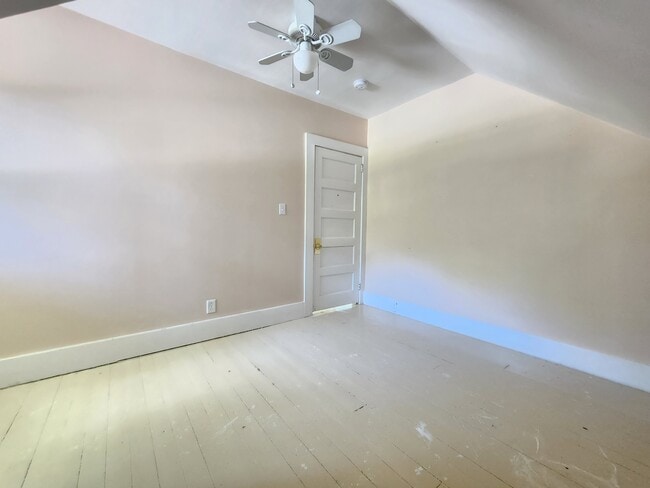 Building Photo - 387 College Ave