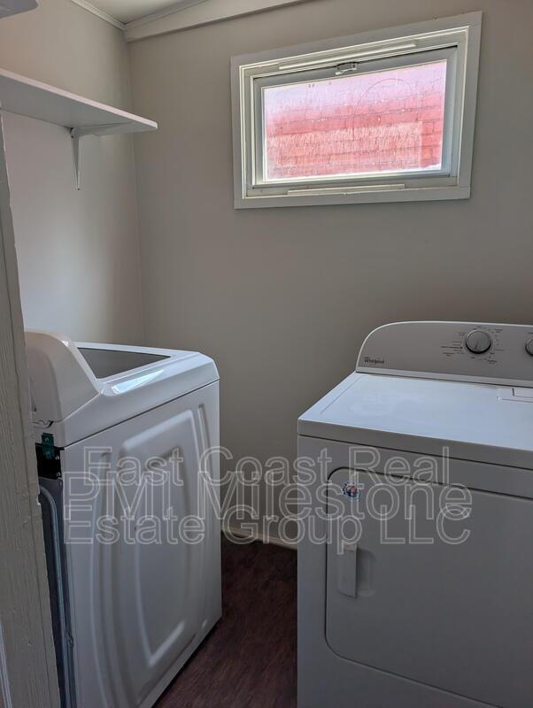 Building Photo - 304 1/2 W Martin St