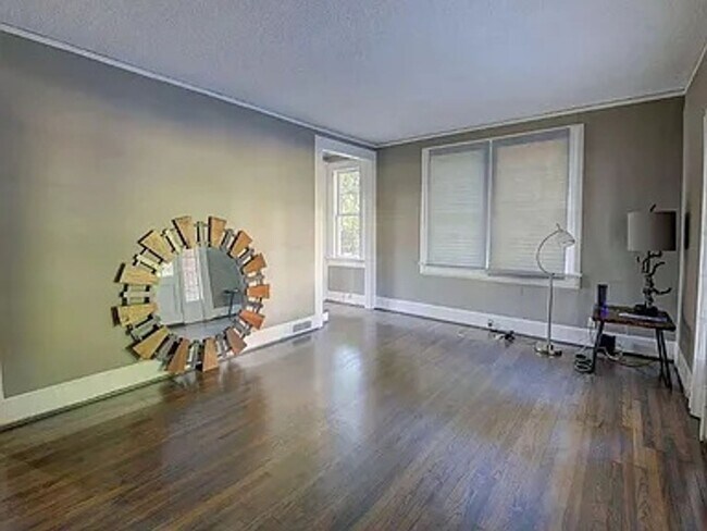 Building Photo - 145-147 S Pickens St