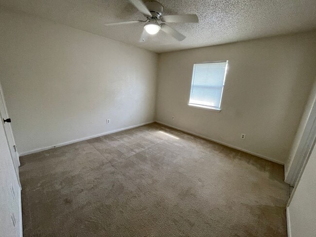 Building Photo - 2102 El Dorado Dr