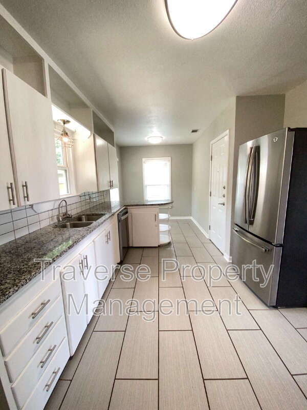 Building Photo - 3032 Marys Ln