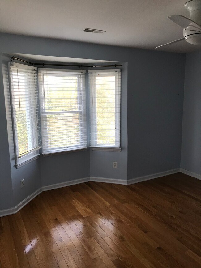 Building Photo - 3 bedroom townhome across from Panthers St...