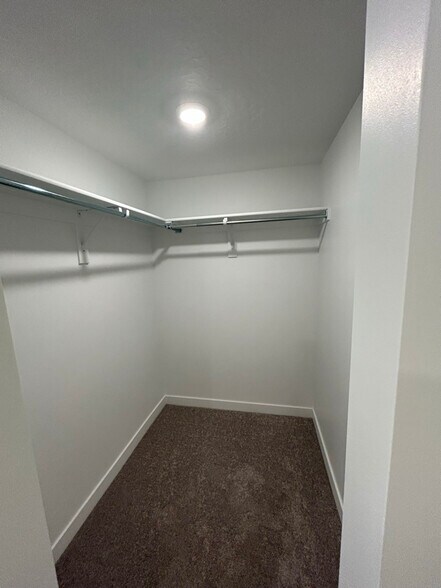 Building Photo - 232 Halford Ave