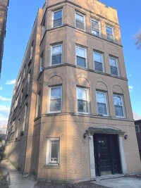 Building Photo - 7333 N Damen Ave
