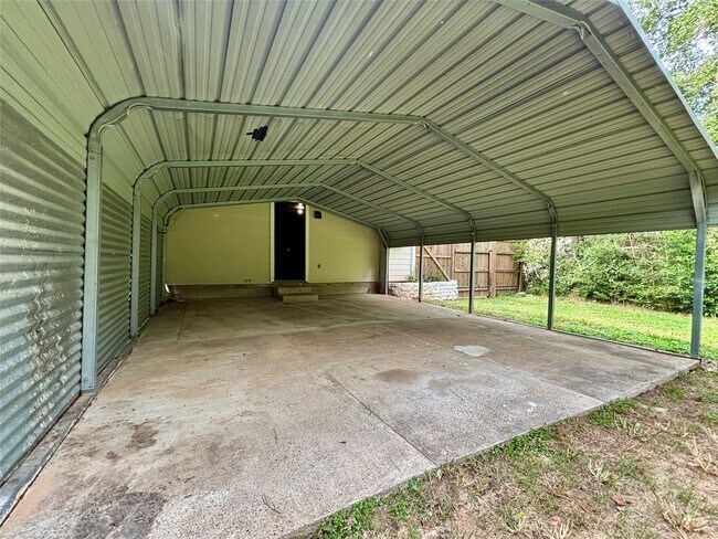 Building Photo - 10642 Royal Pines Dr