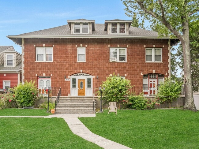 Building Photo - 12 Lincoln Pl