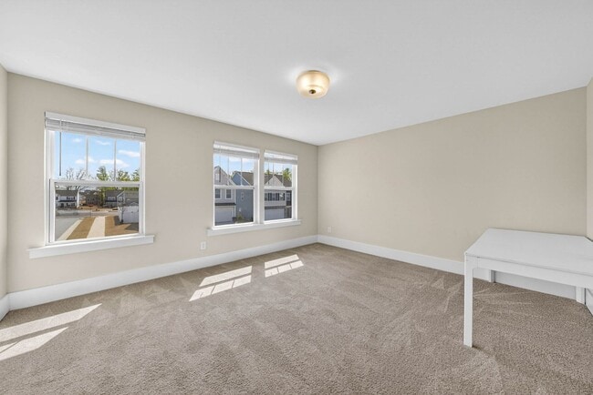 Building Photo - 1400 Addison Lk St