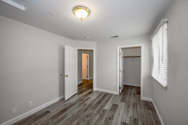 bdrm 3 - 515 S Shelton St
