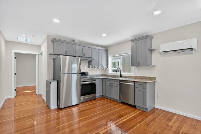 Building Photo - 4938 SE Foster Rd