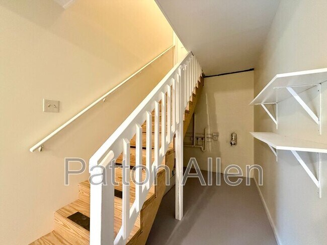 Building Photo - 6 Providence Rd