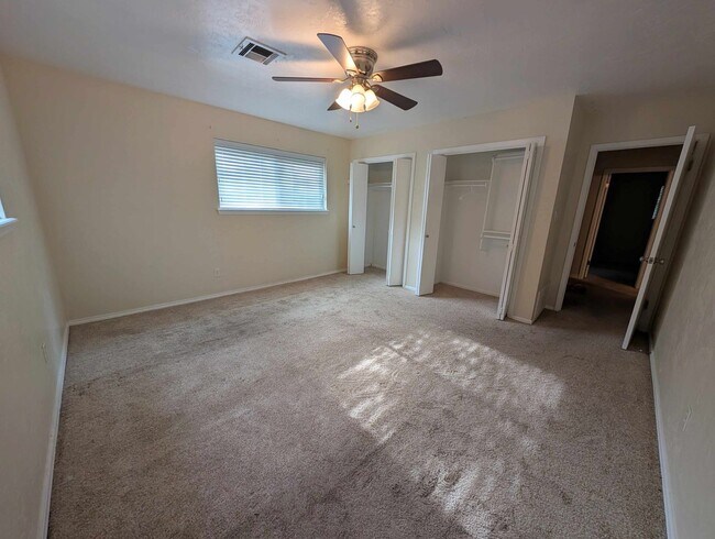 Building Photo - 1614 Surrey Dr