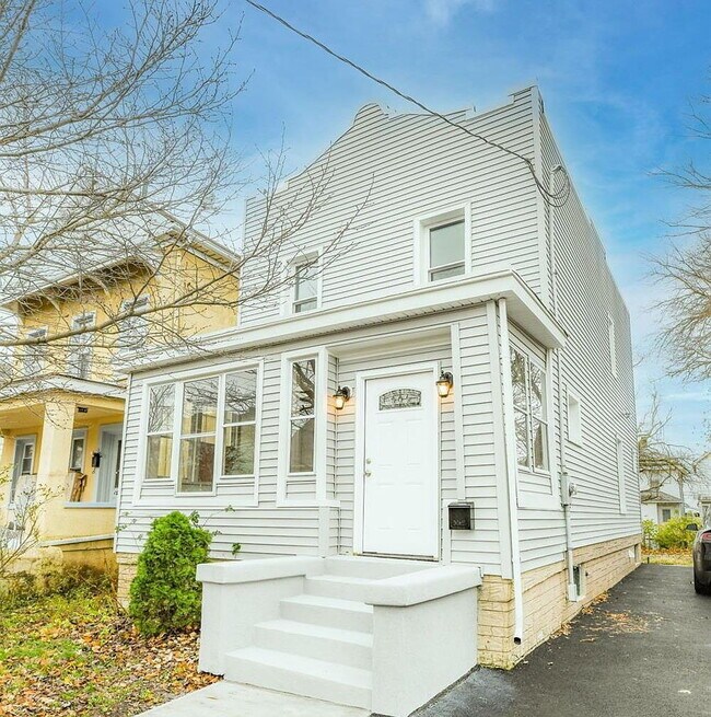 Building Photo - 3-Bed, 3-Bath in New Brunswick – Your Perfect Retreat!"