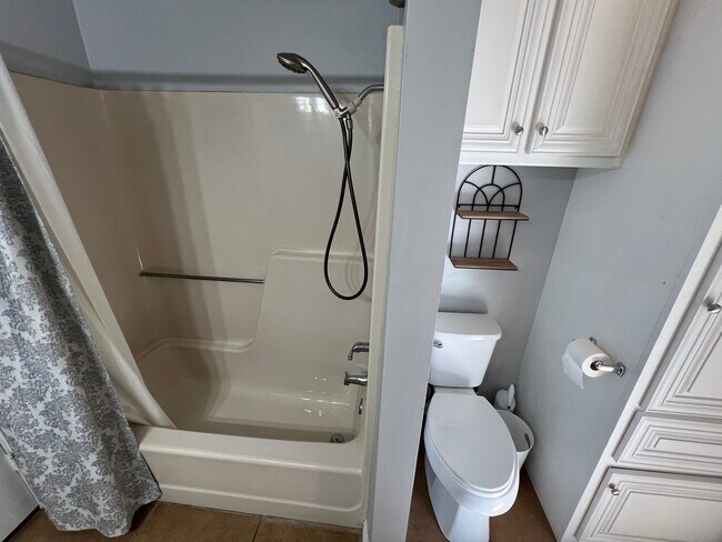 Building Photo - 110 Willow Branch Dr