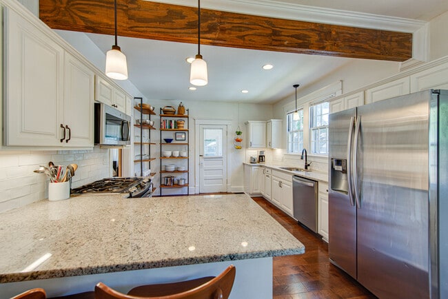 Building Photo - 2231 Blair Blvd