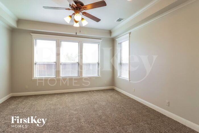 Building Photo - 723 La Paloma Rd