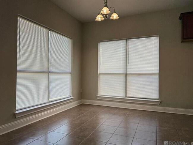 Building Photo - 41206 Colonial Dr