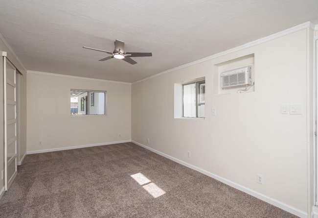 Building Photo - 4/2 + Detached Studio & Pool! One Property...