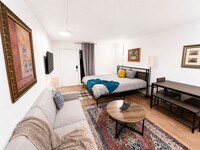 Building Photo - 824 Camino La Costa