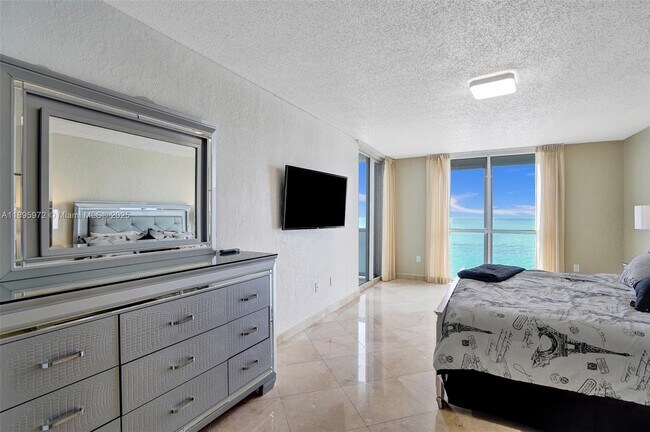 Building Photo - 16711 Collins Ave