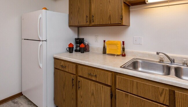 Building Photo - 1425 N 11th Ave E