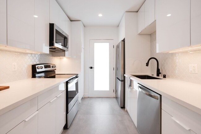 Building Photo - Welcome to your dream beachfront studio, l...