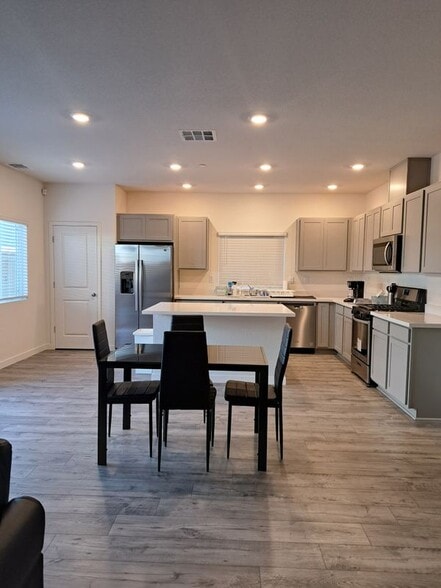 Primary Photo - 667 Jefferson St